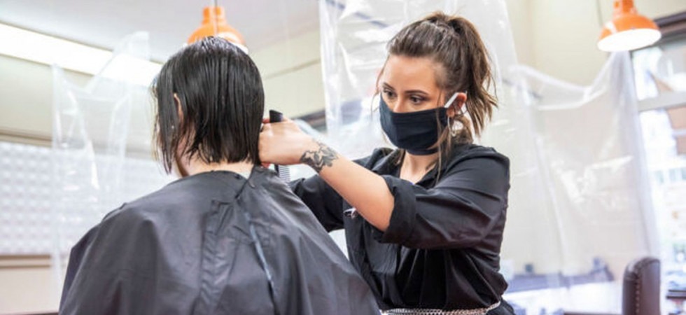 Green pass per entrare dal parrucchiere, l'estetista o il tatuatore, la protesta del Cna: Così si penalizza la categoria''